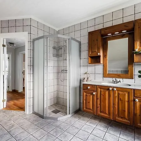 Sentrumsnaer Enebolig Med 4 Soverom * Skien