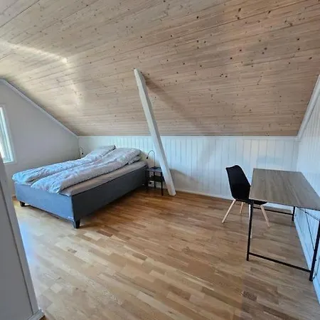 Villa Sentrumsnaer Enebolig Med 4 Soverom Skien