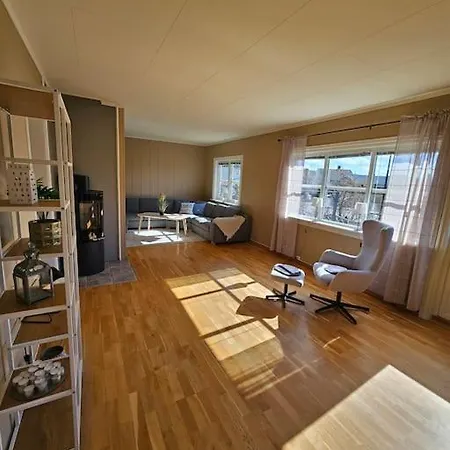 Villa Sentrumsnaer Enebolig Med 4 Soverom