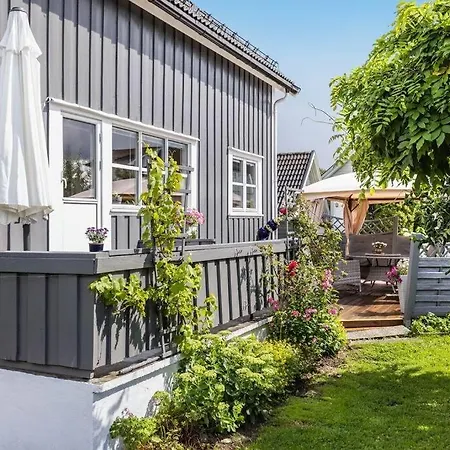 Sentrumsnaer Enebolig Med 4 Soverom *